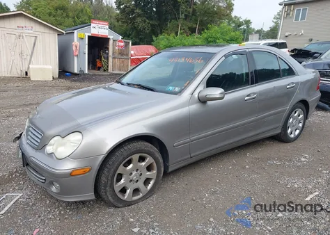 2005 Mercedes-Benz C 320 Luxury 4Matic из США, поврежденный, VIN WDBRF84J55F585815